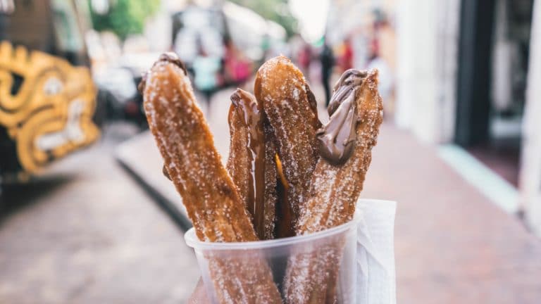 Lag Tivolistemning hjemme med ekte Churros!