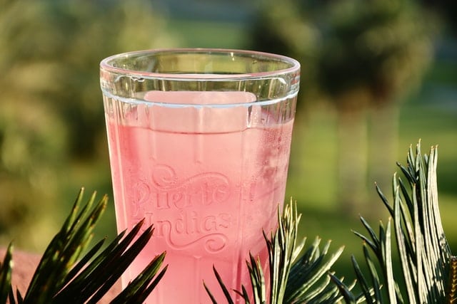 Slik lager du den beste drinken med Rosa Gin og Pink Lemonade