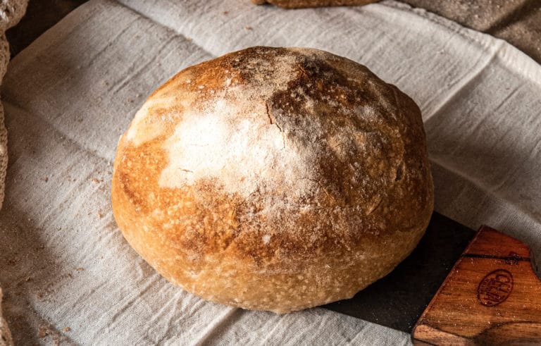 Slik lager du verdens enkleste brød med kun 3 ingredienser- i en Airfryer!