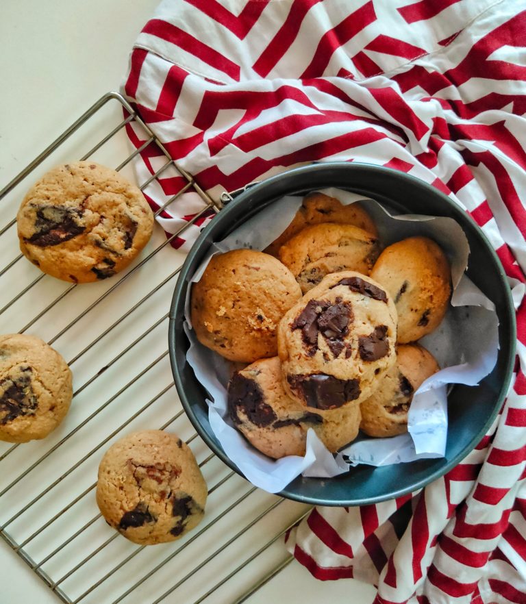 Vintage cookies med sjokoladebiter og salt potetgull