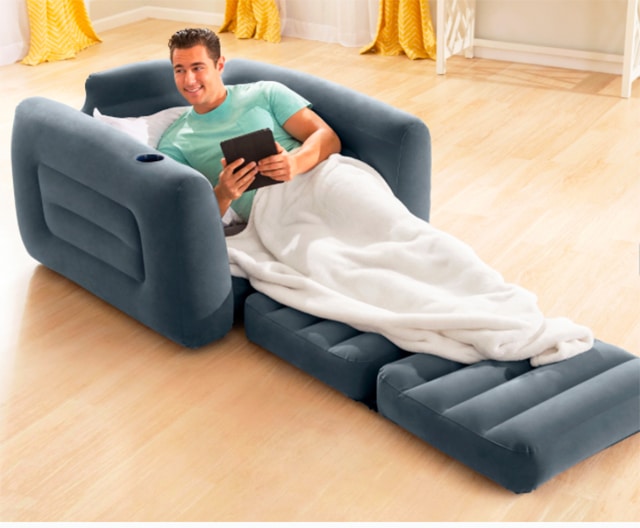Perfekt oppblåsbar sovestol med madrass for uventet besøk