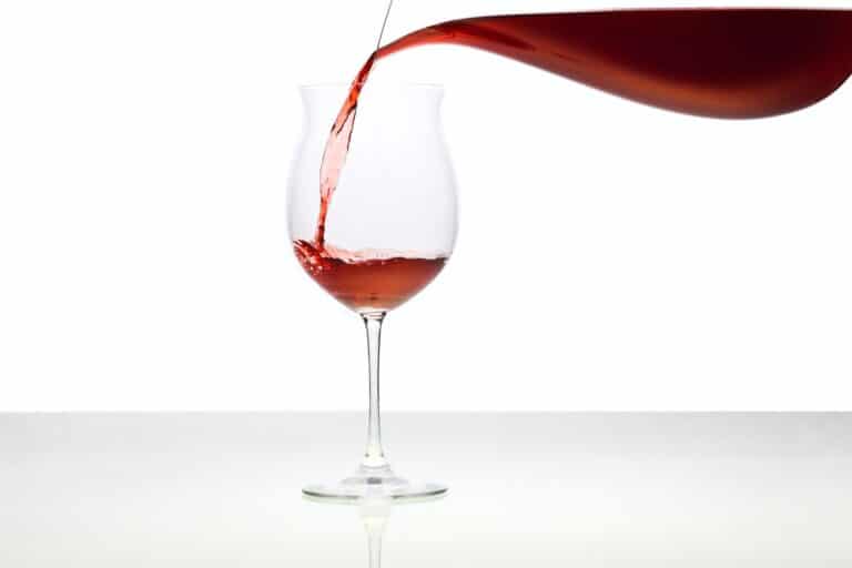 Slik dekanterer du vin for beste smaksopplevelse