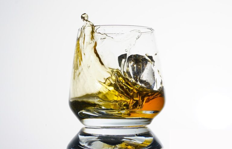 Slik lager du en perfekt Whiskey Sour