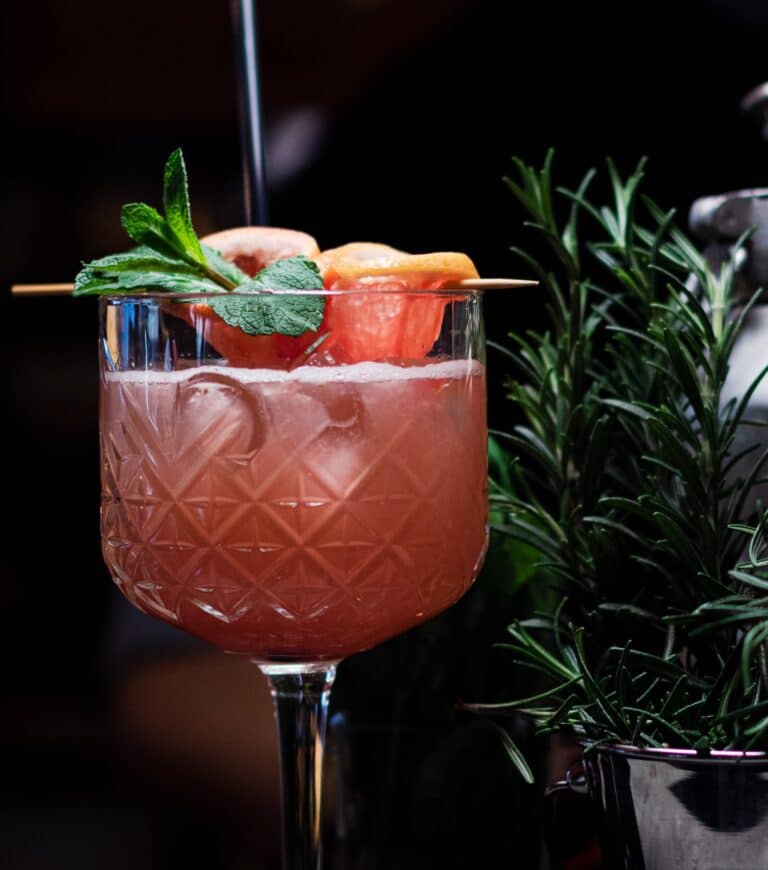 Perfekt cocktail i sommervarmen med jordbær