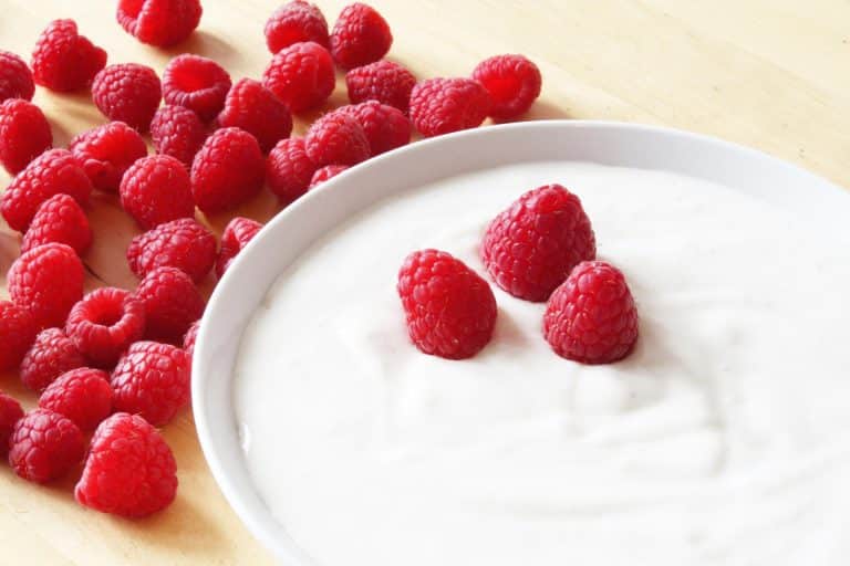 gresk yoghurt med bær er noe av det sunneste du kan spise