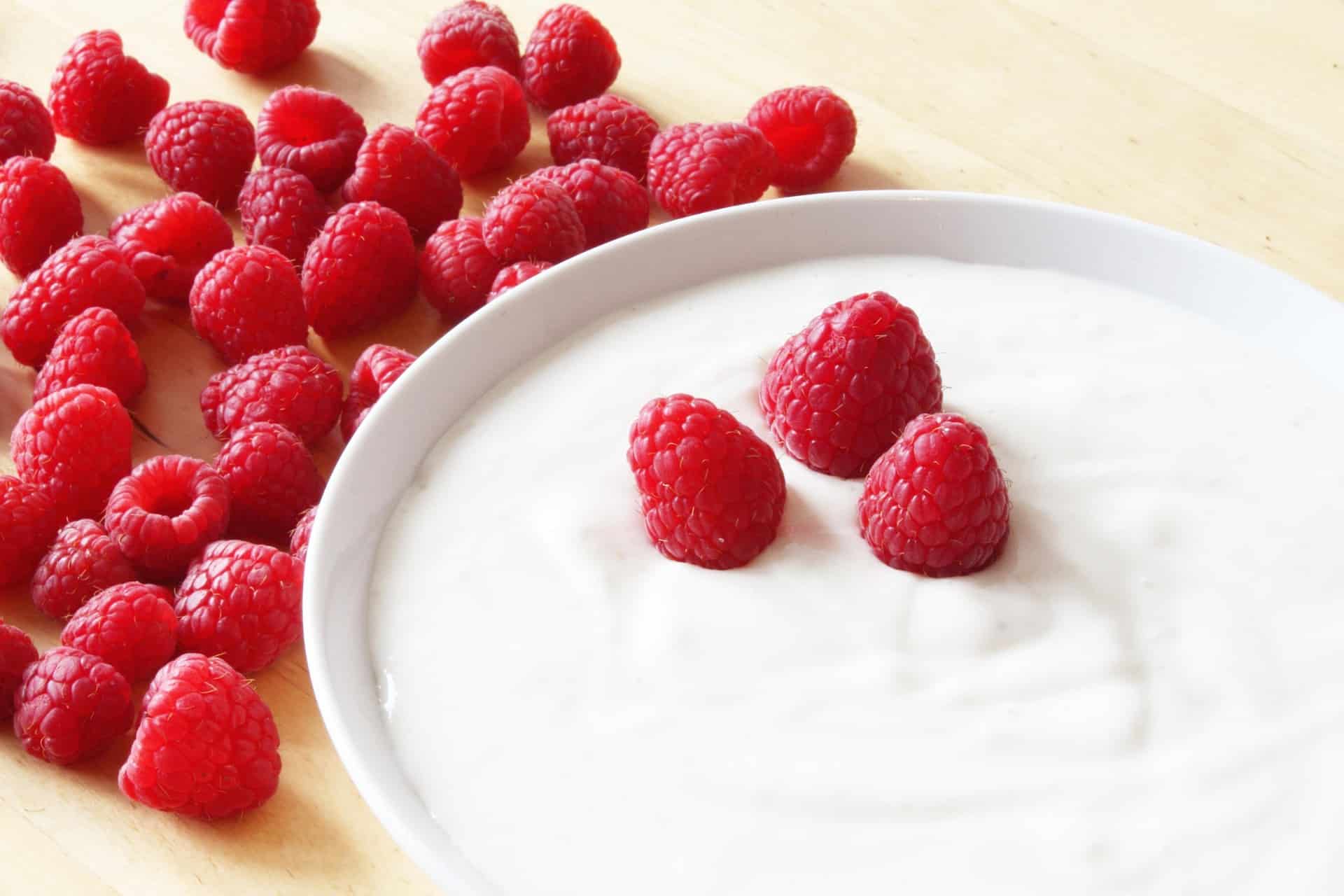 gresk yoghurt med bær er noe av det sunneste du kan spise